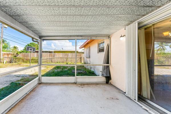 Park Manor, 330 W 22nd Ct, Riviera Beach, Florida 33404, image 2