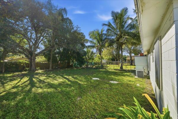 Maravilla Plaza, 1813 Edgevale Rd, Fort Pierce, Florida 34982, image 2
