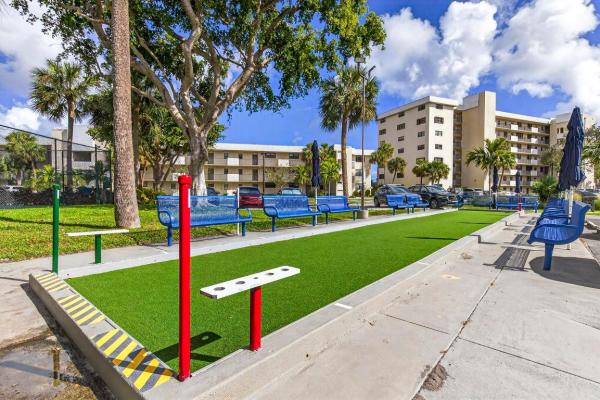 The Palms Of Deer Creek, 2400 Deer Creek Country Club Blvd #604-1, Deerfield Beach, Florida 33442, image 3