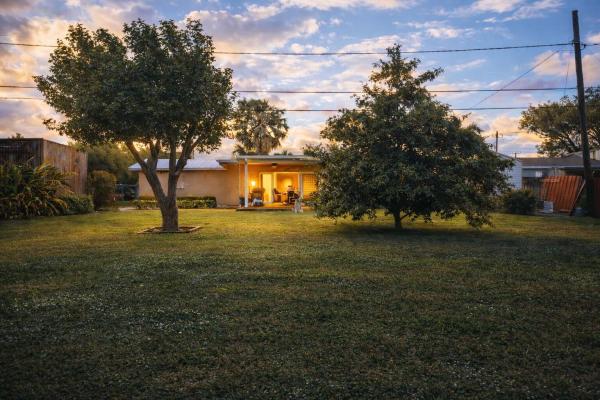 Englewood Manor, 3526 Elizabeth Rd, Lake Worth, Florida 33461, image 3
