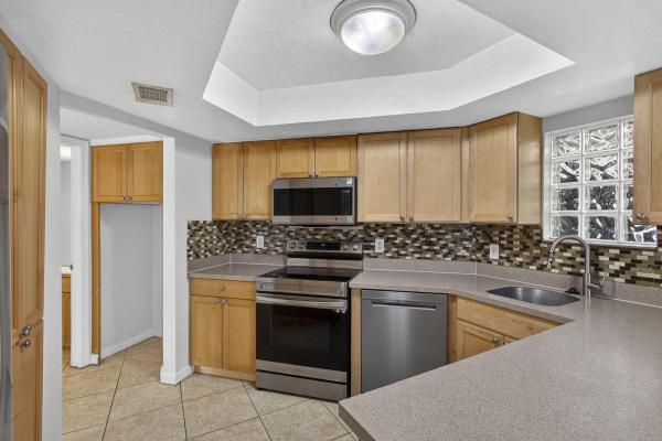 Weybridge Townhomes, 102 Weybridge Cir #B, Royal Palm Beach, Florida 33411, image 2