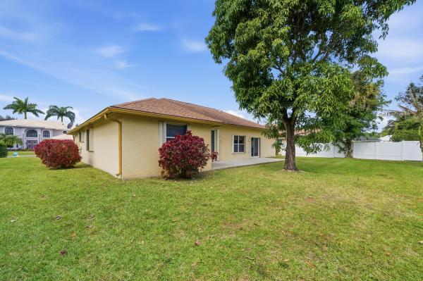 Saratoga Pines, 120 Venetian Ln, Royal Palm Beach, Florida 33411, image 2