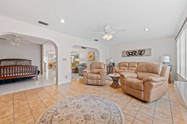 Fernley 4 At Cresthaven Townhomes, 5800 Fernley Dr W #18, West Palm Beach, Florida 33415, image 3