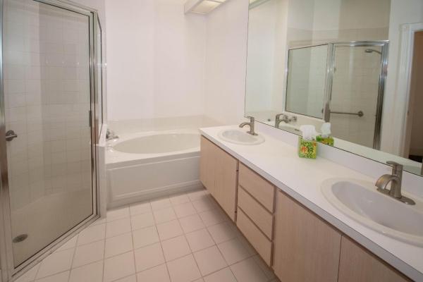 Oaks East, 176 E Tall Oaks Cir, Palm Beach Gardens, Florida 33410, image 1
