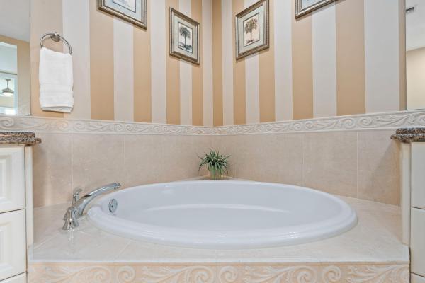 25 Harbour Isle Dr #203, Fort Pierce, Florida 34949, image 2