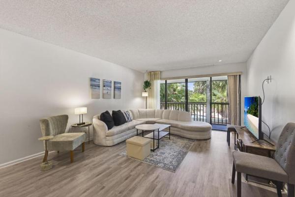 Golf Villas, 409 Brackenwood Ln S, Palm Beach Gardens, Florida 33418, image 1