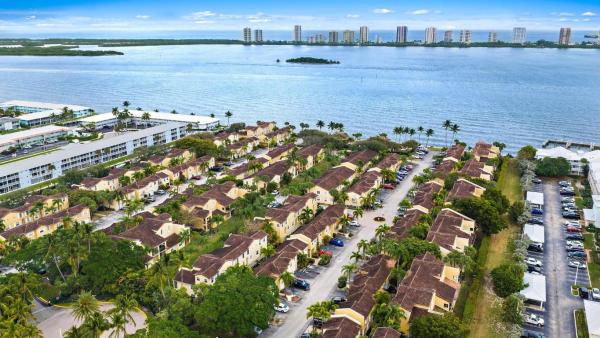 1015 Lake Shore Dr #102, Lake Clarke Shores, Florida 33403, image 1