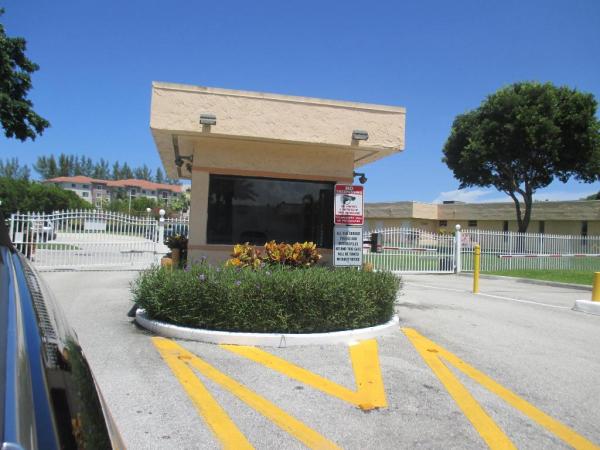 Breakwaters Of The Palm Beaches, 470 Executive Center Dr #2K, West Palm Beach, Florida 33401, image 1