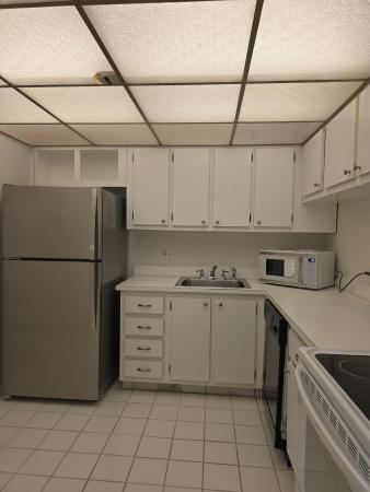 Breakwaters Of The Palm Beaches, 470 Executive Center Dr #2K, West Palm Beach, Florida 33401, image 3