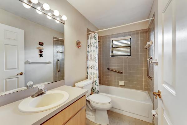 1059 Wynndale Way, Lantana, Florida 33462, image 2