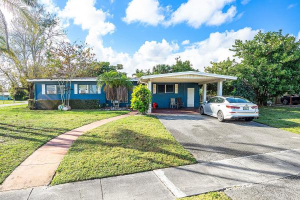 Palm Springs Village, 421 Fontana Dr, Palm Springs, Florida 33461, image 1