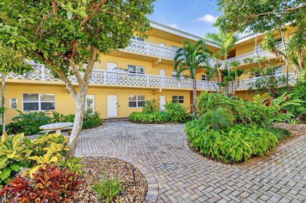 Middle River Villas, 815 Middle River Dr #102, Fort Lauderdale, Florida 33304, image 2