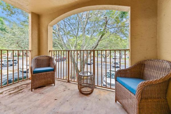 Emerald Isle At Laguna Lakes, 4280 San Marino Blvd #201, West Palm Beach, Florida 33409, image 3