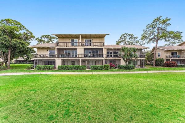 Riverbend Country Club, 9179 SE Riverfront Ter #F, Jupiter, Florida 33469, image 2