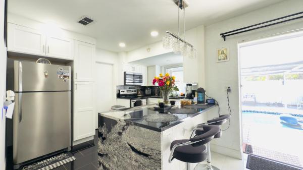 Sky Lake, 230 NE 25th St, Pompano Beach, Florida 33064, image 2