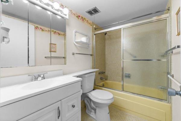 2 Golfs Edge #D, West Palm Beach, Florida 33417, image 1