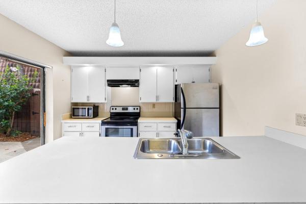 596 Green Springs Pl, West Palm Beach, Florida 33409, image 2