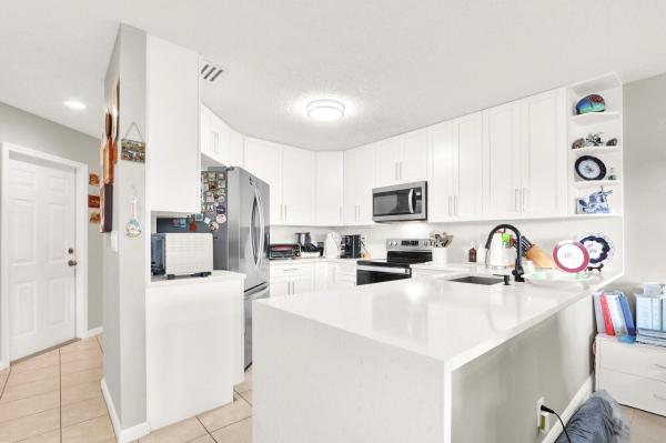 Independence Cove, 944 Imperial Lake Rd, West Palm Beach, Florida 33413, image 1