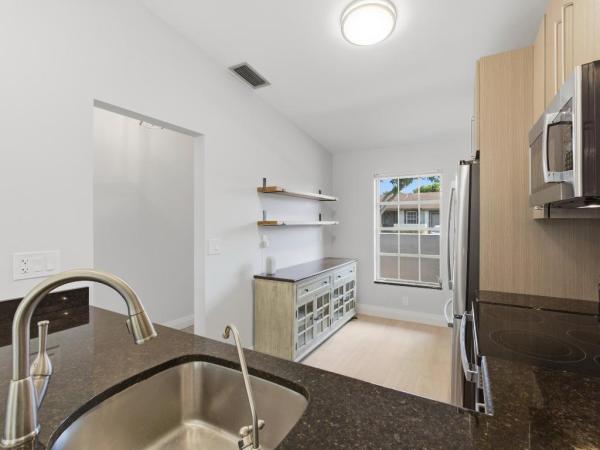 Laurel Oak At Las Verdes, 15896 Laurel Oak Cir, Delray Beach, Florida 33484, image 2