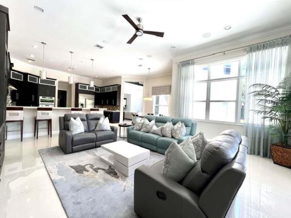 Pinewood Of Wellington, 13550 Greentree Trl, Wellington, Florida 33414, image 3