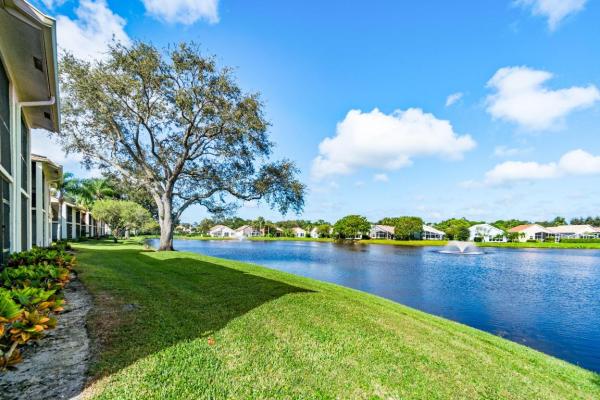 Briarwood At Eastpointe Country Club, 6944 Briarlake Cir #104, Palm Beach Gardens, Florida 33418, image 2