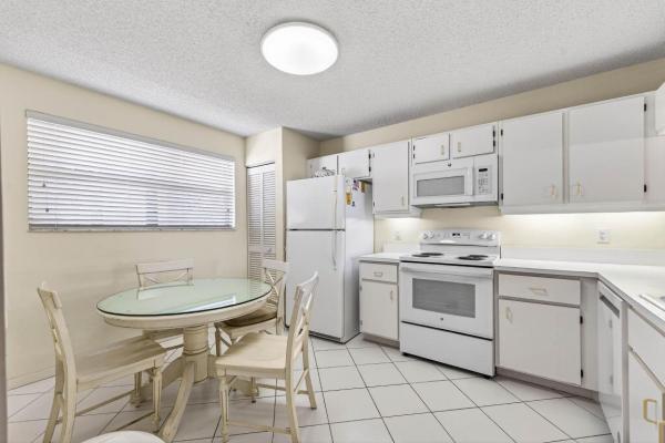 Briarwood At Eastpointe Country Club, 6944 Briarlake Cir #104, Palm Beach Gardens, Florida 33418, image 1