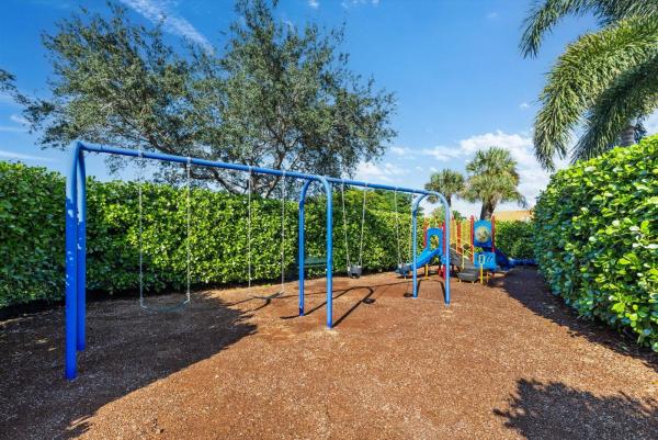 St Tropez At Crystal Pointe, 13290 Saint Tropez Cir, Palm Beach Gardens, Florida 33410, image 3