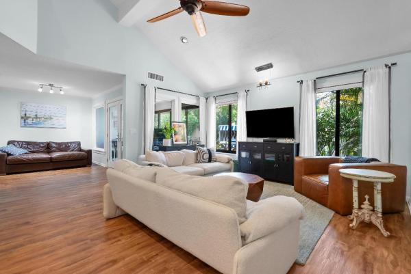 Coral Cove At Oak Harbour, 463 Coral Cove Dr, Juno Beach, Florida 33408, image 2