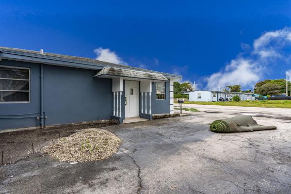 Tropical Terrace, 945 Miner Rd, Lake Worth, Florida 33462, image 2