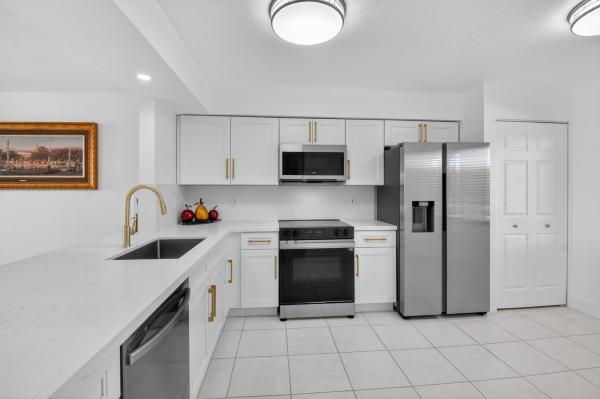 Regal Shores North At Coral Lakes, 5778 Crystal Shores Dr #406, Boynton Beach, Florida 33437, image 3