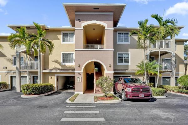 The Villas At Emerald Dunes, 6426 Emerald Dunes Dr #304, West Palm Beach, Florida 33411, image 2