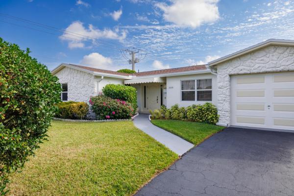 Palm Beach Lakes South, 300 Michigan Pl, West Palm Beach, Florida 33409, image 2