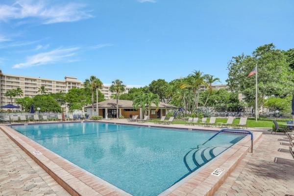 Palm-Aire Country Club 6, 3960 Oaks Clubhouse Dr #512, Pompano Beach, Florida 33069, image 2