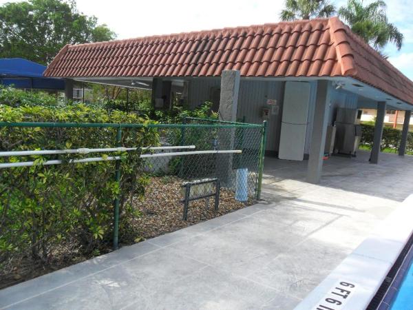 Hollybrook Golf & Tennis Club, 681 S Hollybrook Dr #105, Pembroke Pines, Florida 33025, image 1