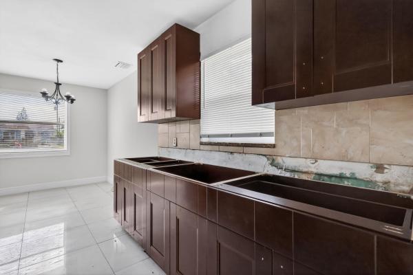 Whispering Palms, 926 S 13th Ave, Lake Worth Beach, Florida 33460, image 1