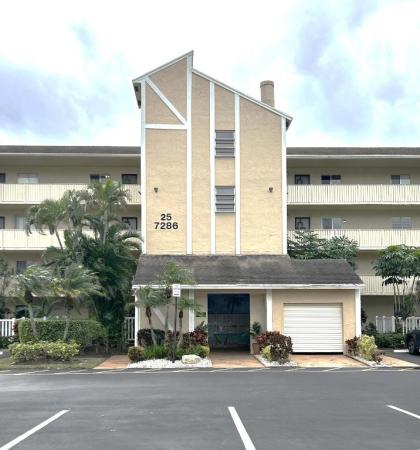 Huntington Lakes 3, 7286 Huntington Ln #204, Delray Beach, Florida 33446, image 1