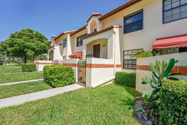 Freedom Square, 704 Freedom Ct, Deerfield Beach, Florida 33442, image 1