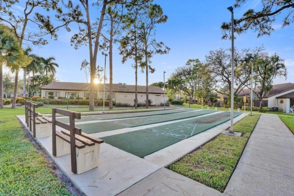 Pine Ridge North 2, 633 Sea Pine Way #H, Greenacres, Florida 33415, image 2