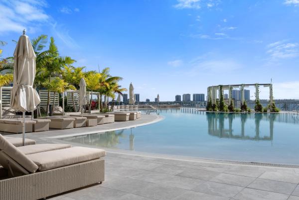 220 Lake Shore Dr #817, Lake Park, Florida 33403, image 3