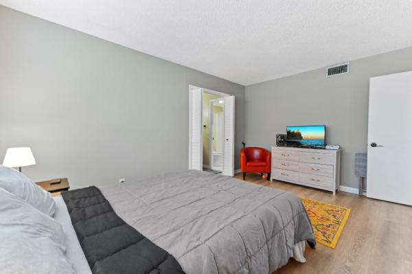 Golden Lakes Village, 198 Lake Frances Dr, West Palm Beach, Florida 33411, image 3