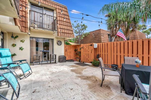 Village Of Sandalwood Lakes North, 148 Heritage Way, West Palm Beach, Florida 33407, image 2