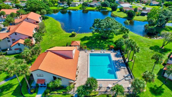 South Lake At Dos Lagos, 23 Via De Casas Sur #105, Boynton Beach, Florida 33426, image 2