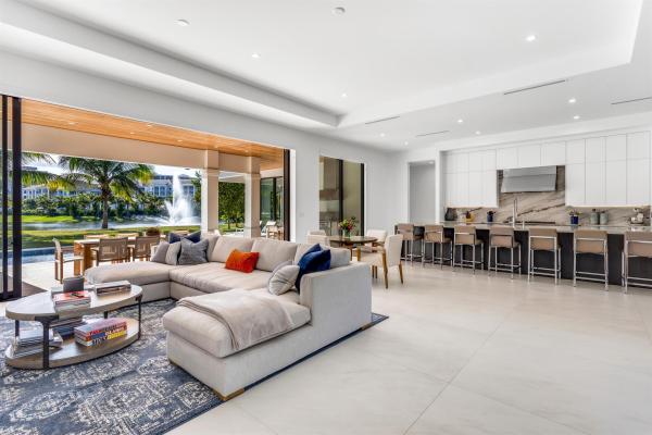 Presidential Estates, 2719 Embassy Dr, West Palm Beach, Florida 33401, image 1