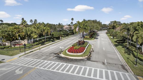 Eagleton Lakes, 152 Eagleton Ct, Palm Beach Gardens, Florida 33418, image 2