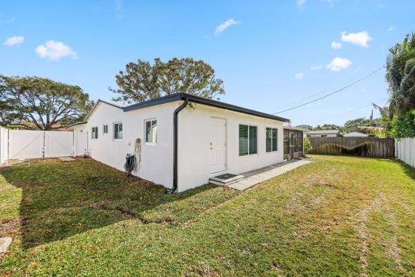 Jupiter In The Pines, 1510 Kingsley Rd, Tequesta, Florida 33469, image 3