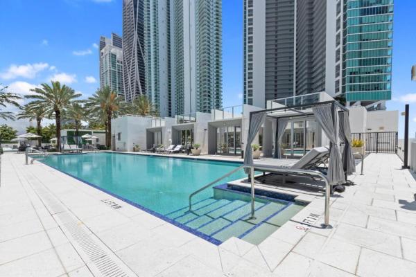 Paramount Miami Worldcenter, 851 NE 1st Ave #306, Miami, Florida 33132, image 3