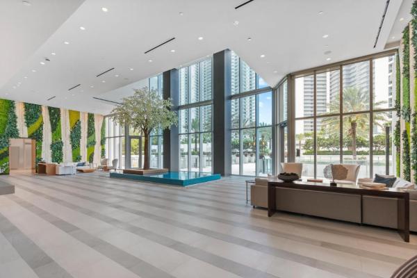 Paramount Miami Worldcenter, 851 NE 1st Ave #306, Miami, Florida 33132, image 1