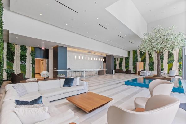 Paramount Miami Worldcenter, 851 NE 1st Ave #306, Miami, Florida 33132, image 1