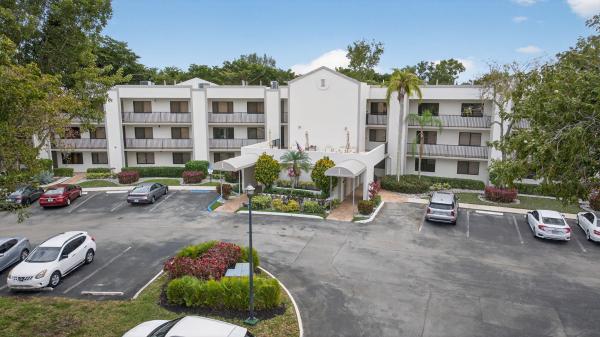 Clairmont, 10837 W Clairmont Cir #208, Tamarac, Florida 33321, image 2