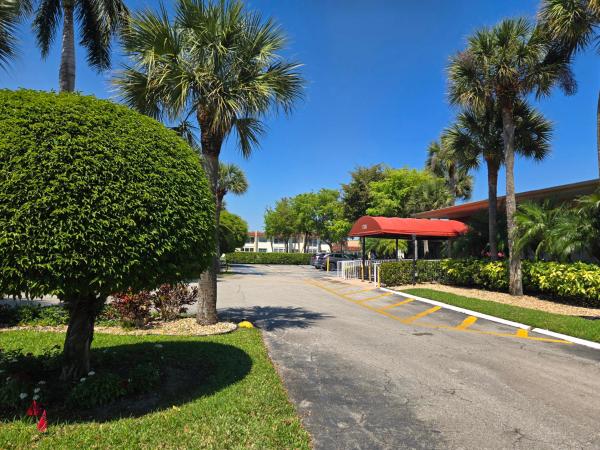 Golden Lakes Village, 124 Lake Evelyn Dr, West Palm Beach, Florida 33411, image 1